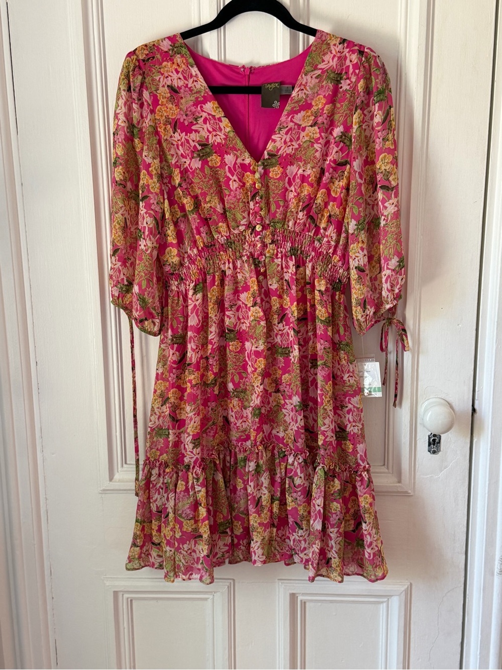 NWT Taylor Floral 3/4 Sleeve Vneck Button Ruffle Trim Smocked Mini Dress Size 8